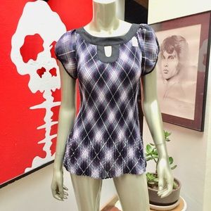 Essentials by Milano puff sleeve keyhole top M